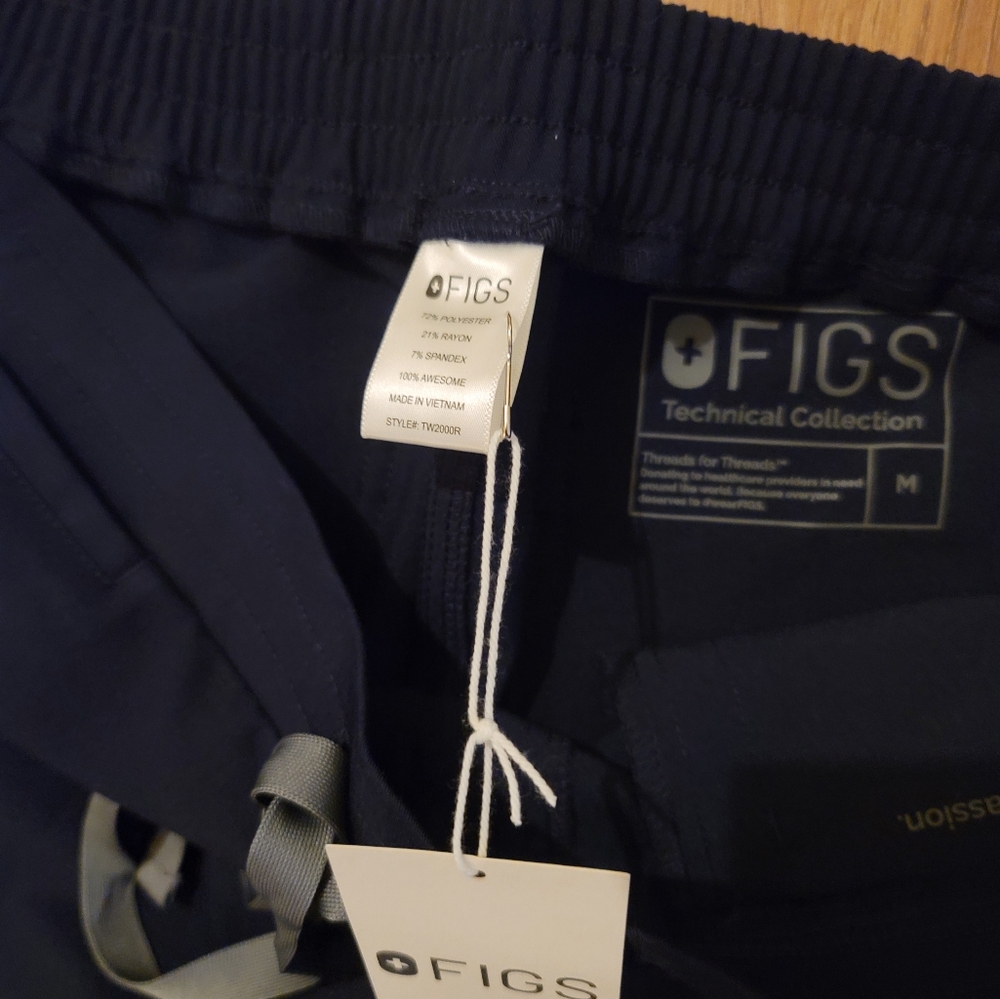 NWT Figs Yola Skinny Navy Cargo Scrub Pants - Picture 3 of 4